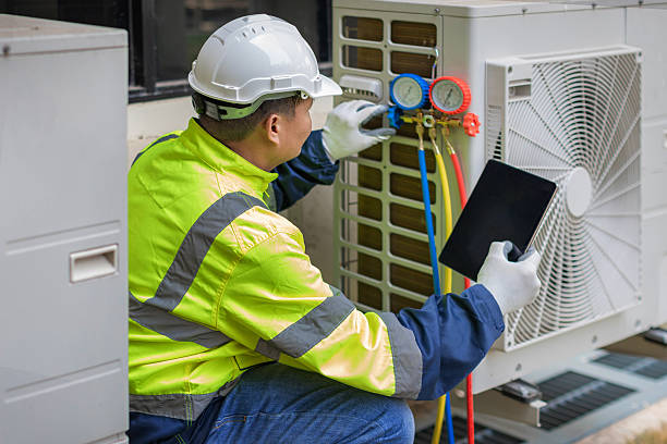 Professional Hvac technician working in Alford, FL